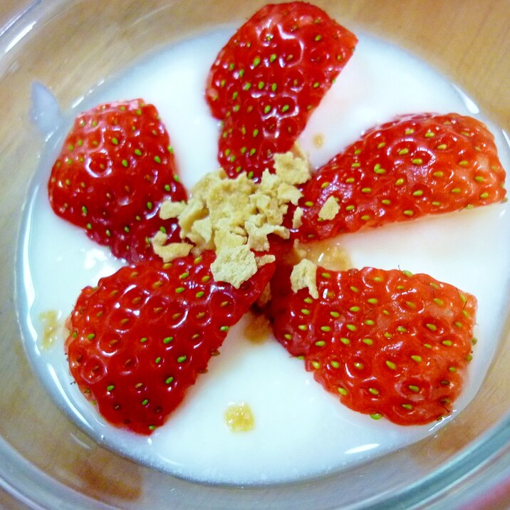 ✿苺のお花✿練乳メイプルヨーグルト